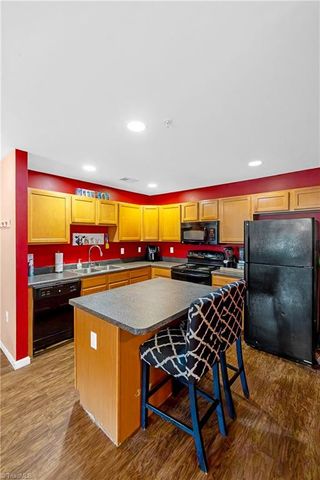 7102 W Friendly Avenue 108, Greensboro, NC 27410