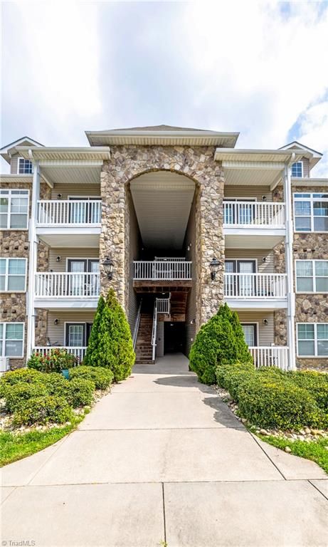 7102 W Friendly Avenue 108, Greensboro, NC 27410