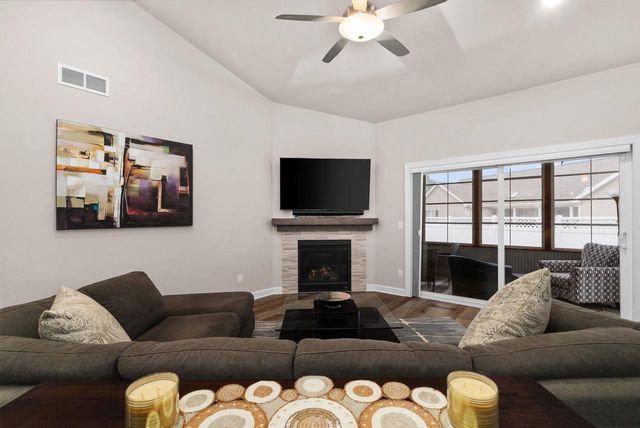 21 Bentley Way, Fitchburg, WI 53711