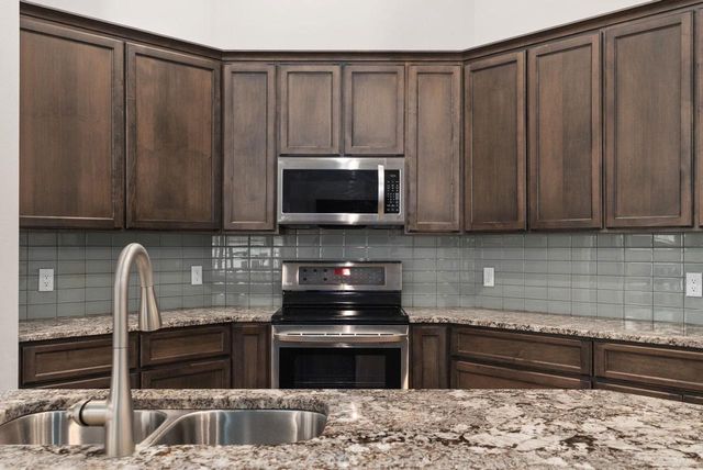 21 Bentley Way, Fitchburg, WI 53711