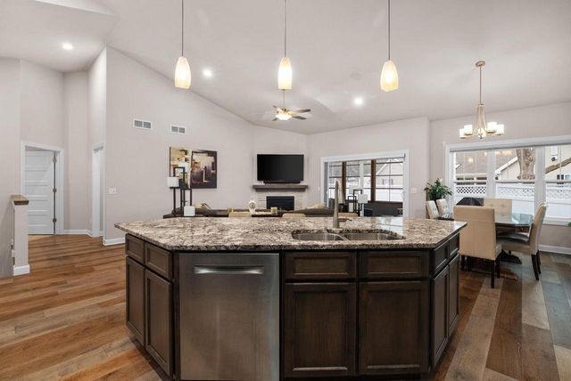 21 Bentley Way, Fitchburg, WI 53711