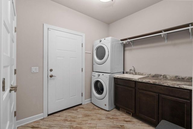 21 Bentley Way, Fitchburg, WI 53711