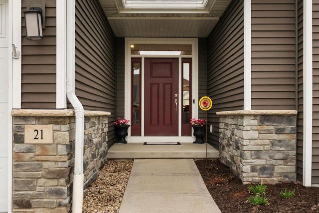 21 Bentley Way, Fitchburg, WI 53711