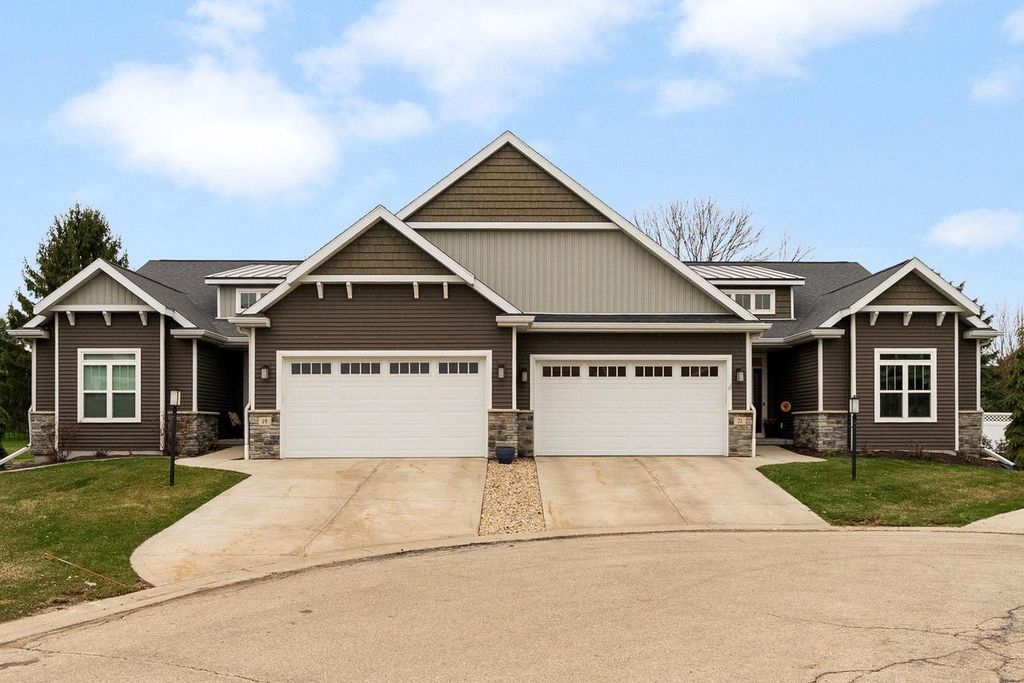 21 Bentley Way, Fitchburg, WI 53711