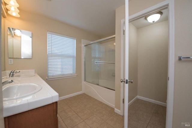 2385 Vera Dr, Santa Rosa, CA 95403