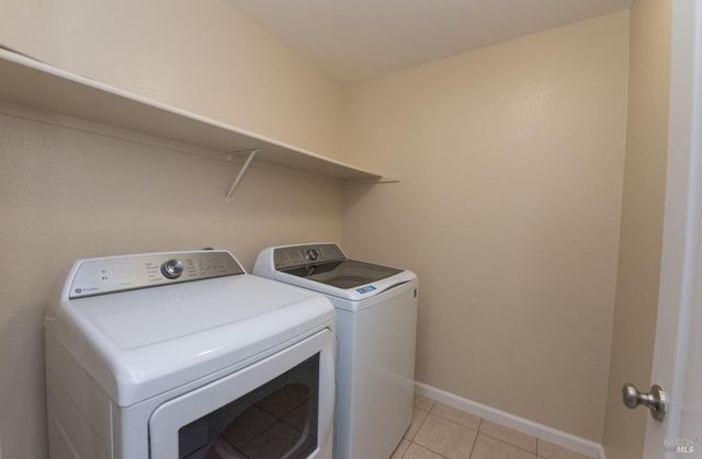 2385 Vera Dr, Santa Rosa, CA 95403