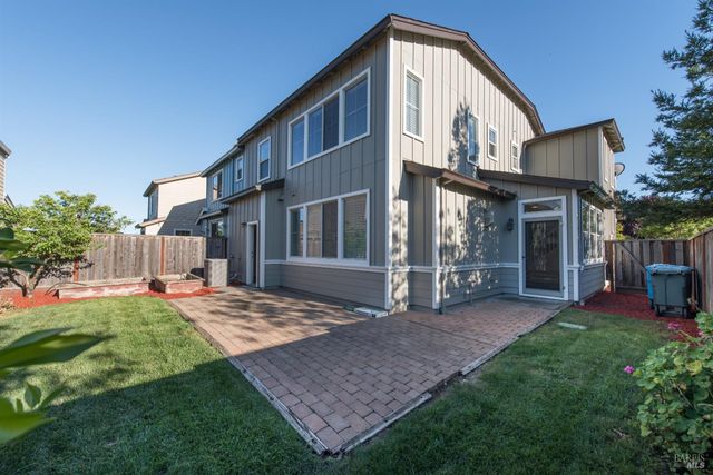 2385 Vera Dr, Santa Rosa, CA 95403