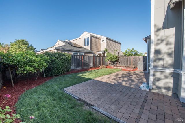2385 Vera Dr, Santa Rosa, CA 95403