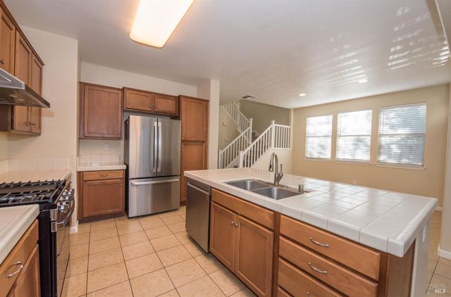 2385 Vera Dr, Santa Rosa, CA 95403