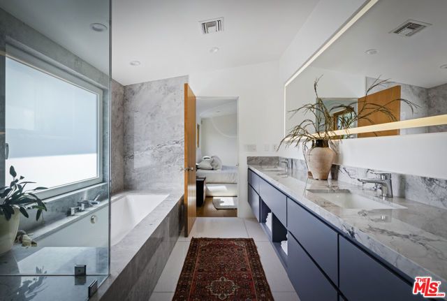 2740 Nichols Canyon Road, Los Angeles, CA 90046