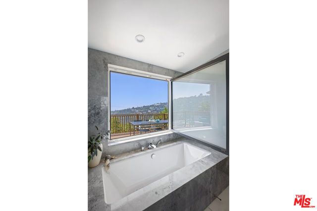 2740 Nichols Canyon Road, Los Angeles, CA 90046