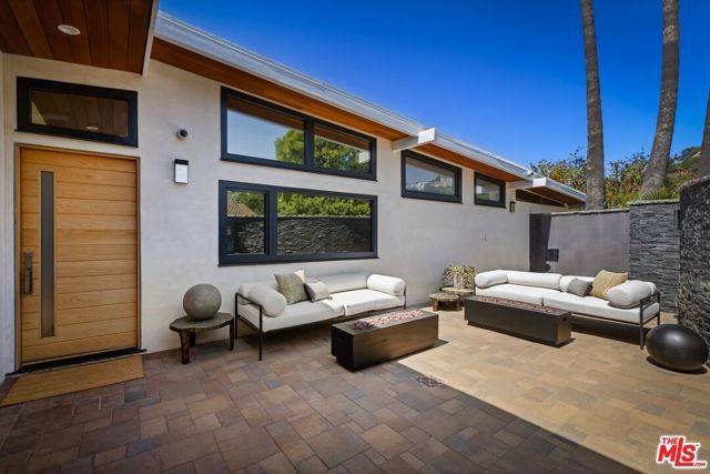 2740 Nichols Canyon Road, Los Angeles, CA 90046