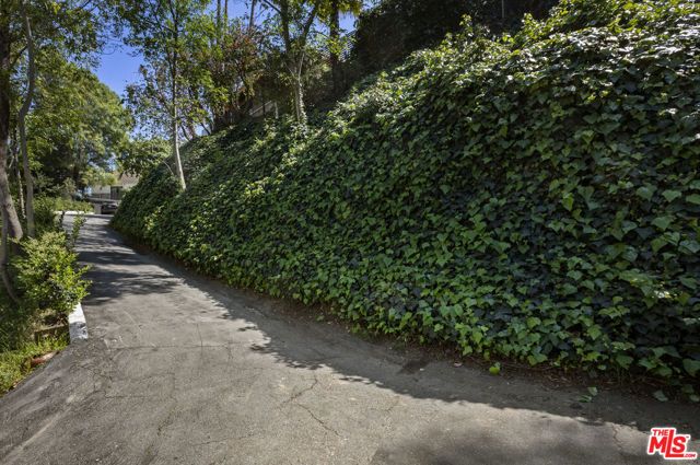 2740 Nichols Canyon Road, Los Angeles, CA 90046