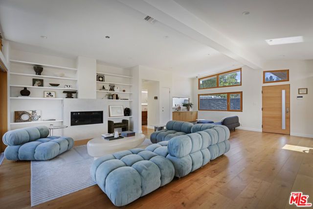 2740 Nichols Canyon Road, Los Angeles, CA 90046