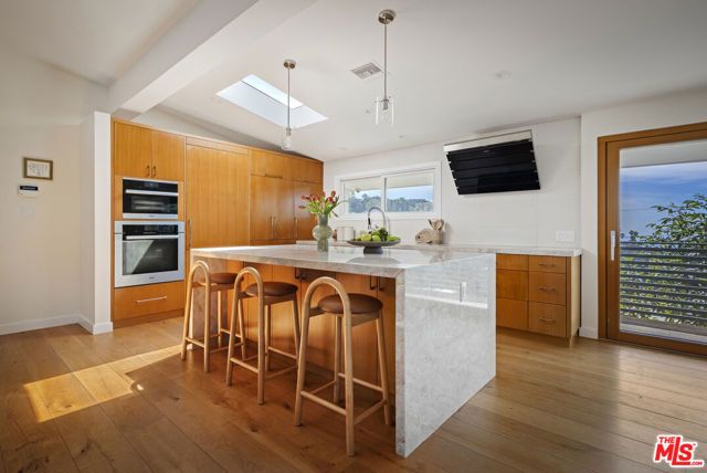 2740 Nichols Canyon Road, Los Angeles, CA 90046