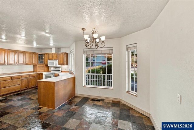 1481 Scotch Ct SE, Salem, OR 97306