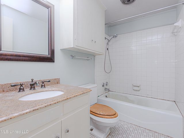 1220 Linden Place, Jackson, MS 39202