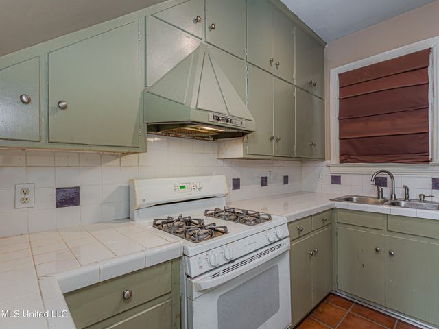 1220 Linden Place, Jackson, MS 39202