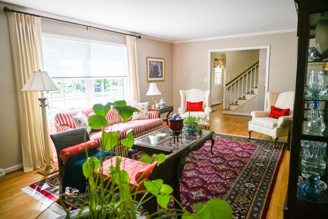 1990 Upper Chelsea Road, Upper Arlington, OH 43221