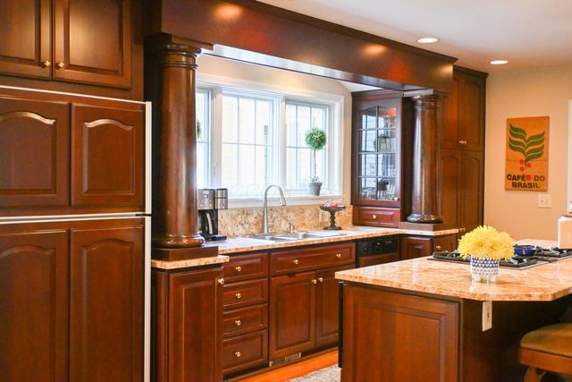 1990 Upper Chelsea Road, Upper Arlington, OH 43221