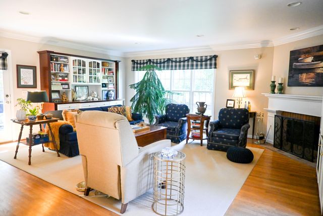 1990 Upper Chelsea Road, Upper Arlington, OH 43221