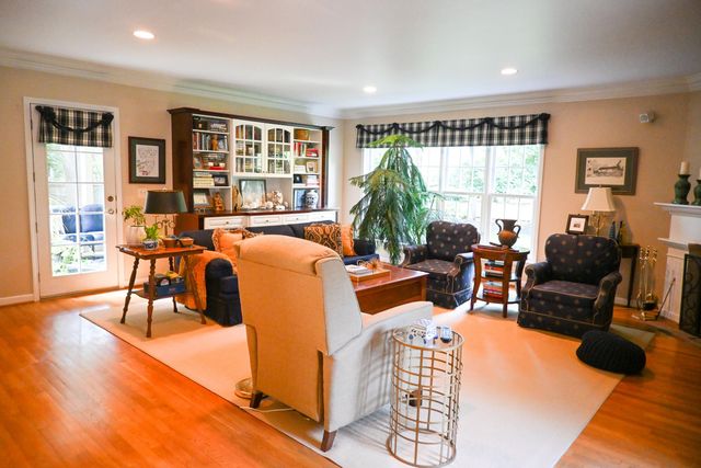 1990 Upper Chelsea Road, Upper Arlington, OH 43221