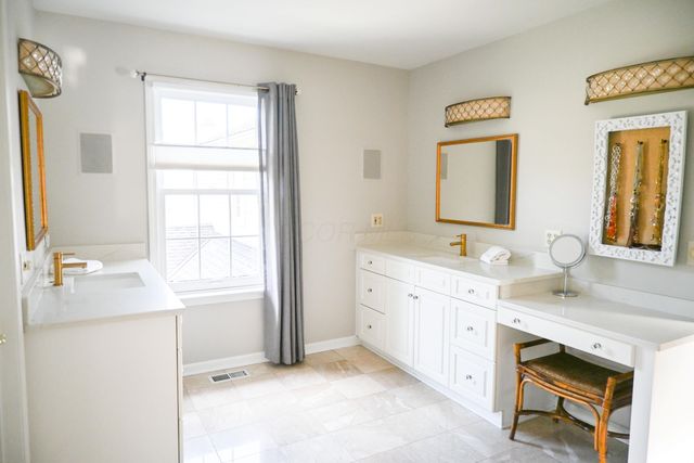 1990 Upper Chelsea Road, Upper Arlington, OH 43221