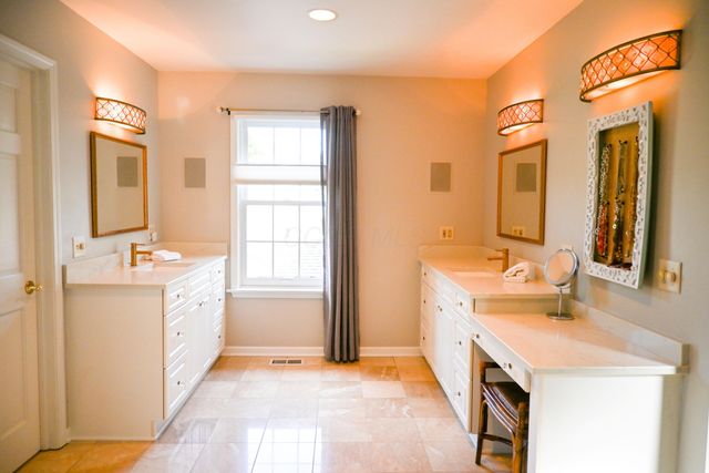 1990 Upper Chelsea Road, Upper Arlington, OH 43221