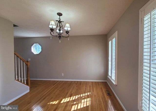 10 LOCKWOOD DR, Fredericksburg, VA 22405