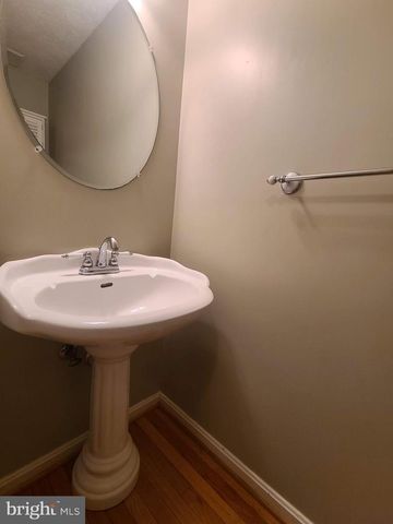 10 LOCKWOOD DR, Fredericksburg, VA 22405