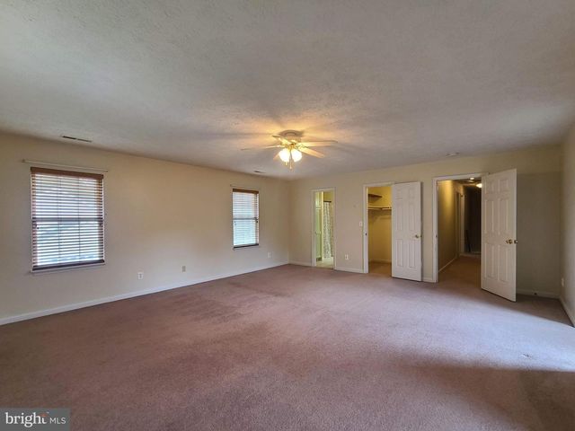 10 LOCKWOOD DR, Fredericksburg, VA 22405