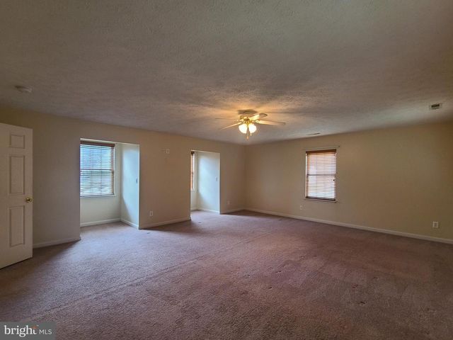 10 LOCKWOOD DR, Fredericksburg, VA 22405