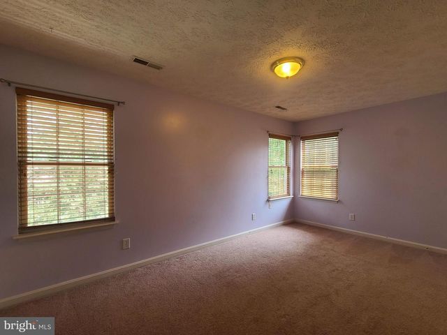 10 LOCKWOOD DR, Fredericksburg, VA 22405