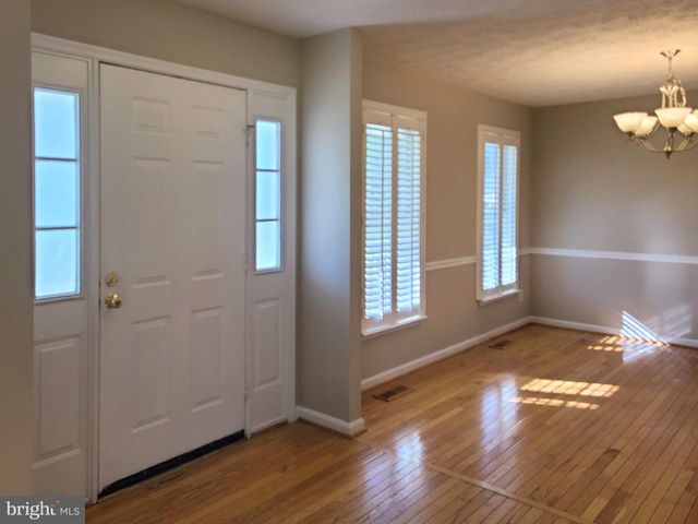 10 LOCKWOOD DR, Fredericksburg, VA 22405