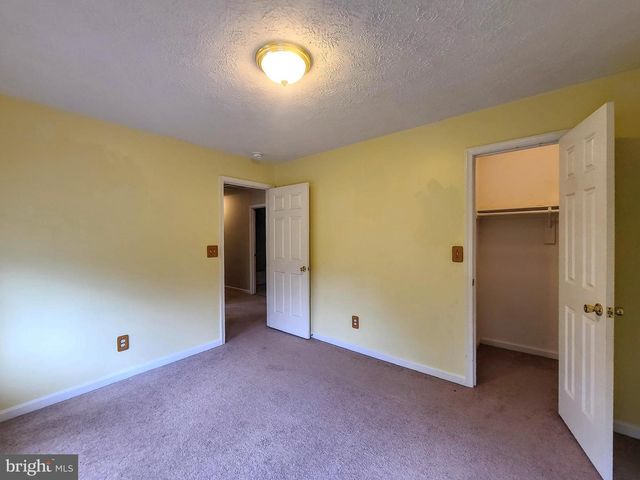 10 LOCKWOOD DR, Fredericksburg, VA 22405