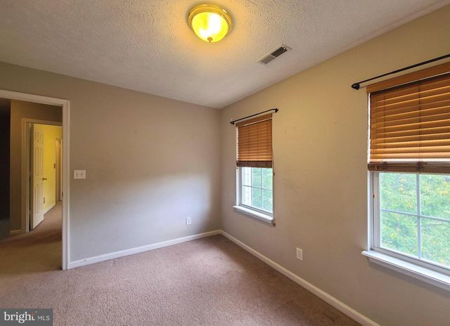 10 LOCKWOOD DR, Fredericksburg, VA 22405