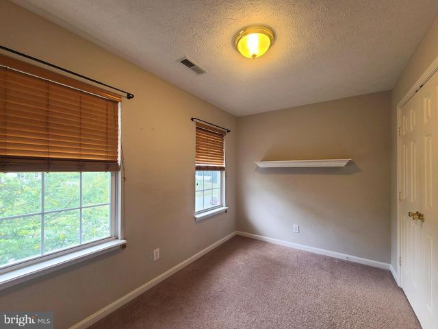 10 LOCKWOOD DR, Fredericksburg, VA 22405