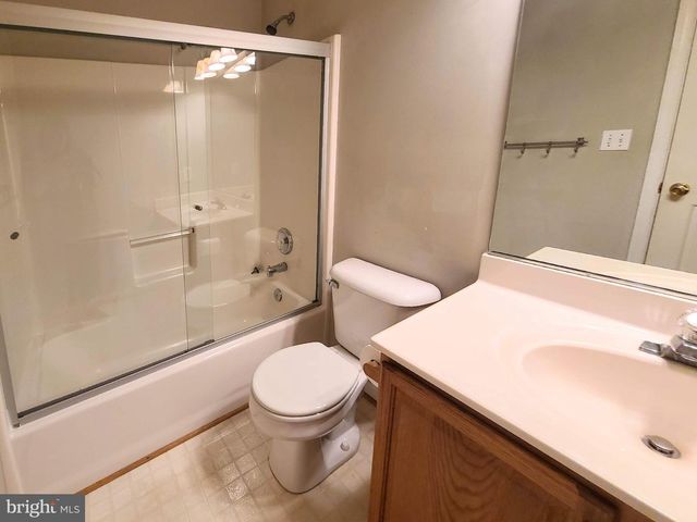 10 LOCKWOOD DR, Fredericksburg, VA 22405