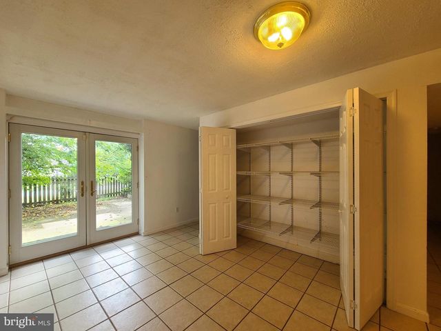 10 LOCKWOOD DR, Fredericksburg, VA 22405