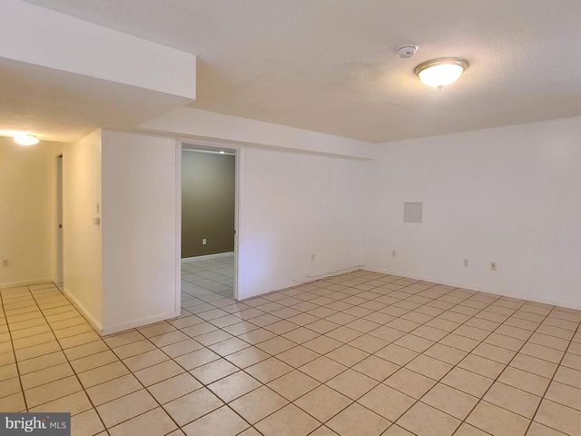 10 LOCKWOOD DR, Fredericksburg, VA 22405