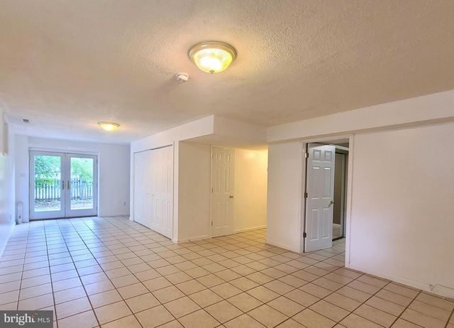 10 LOCKWOOD DR, Fredericksburg, VA 22405
