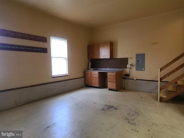 10 LOCKWOOD DR, Fredericksburg, VA 22405