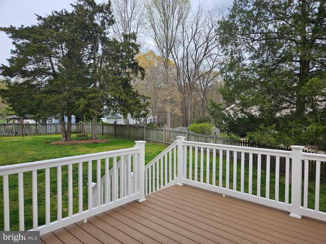 10 LOCKWOOD DR, Fredericksburg, VA 22405
