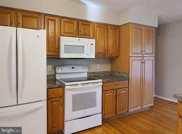 10 LOCKWOOD DR, Fredericksburg, VA 22405