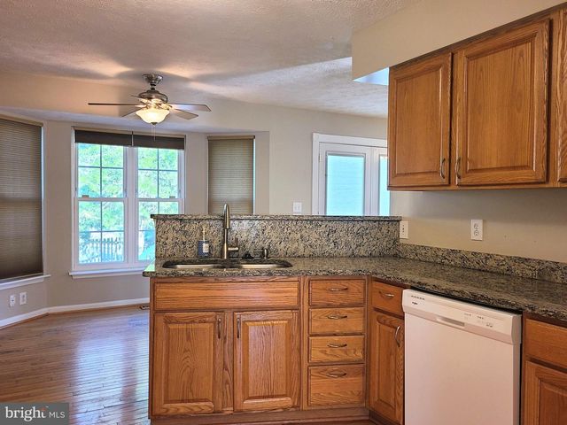 10 LOCKWOOD DR, Fredericksburg, VA 22405