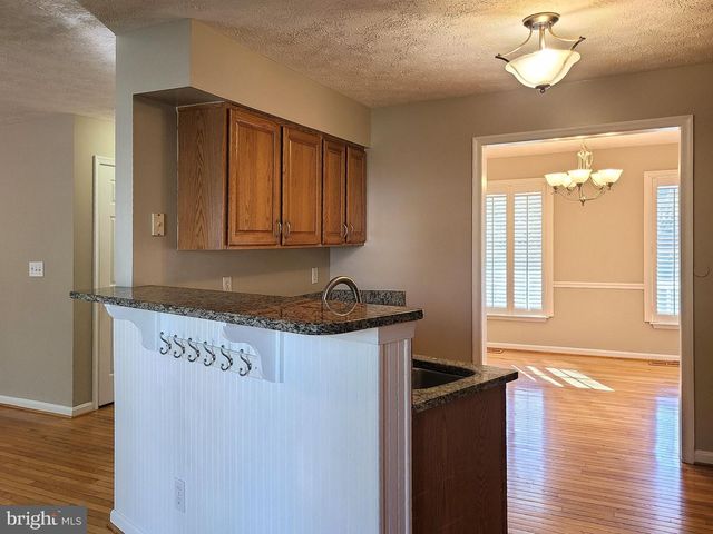 10 LOCKWOOD DR, Fredericksburg, VA 22405