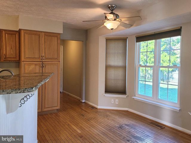 10 LOCKWOOD DR, Fredericksburg, VA 22405