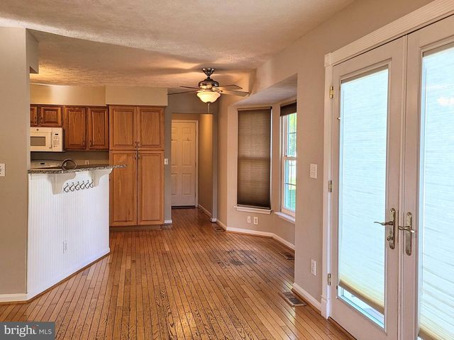 10 LOCKWOOD DR, Fredericksburg, VA 22405