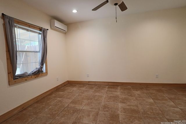 503 S Lewis Ave, Kerrville, TX 78028