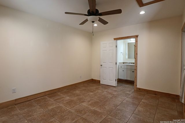 503 S Lewis Ave, Kerrville, TX 78028